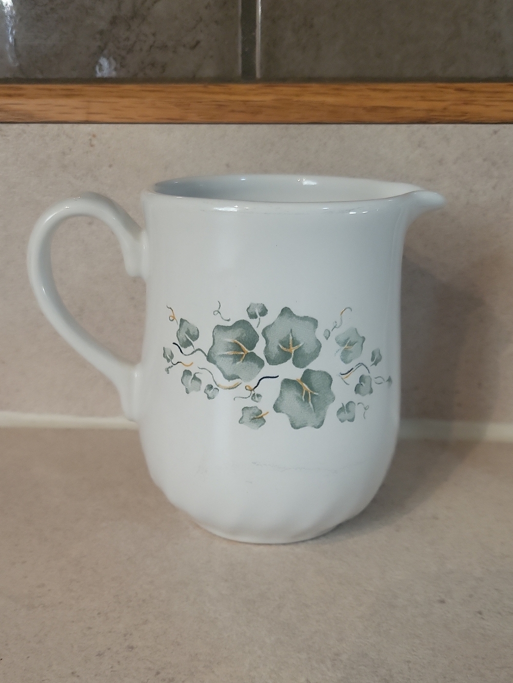 Vintage Corelle Coordinates Cream Callaway Ivy Pattern